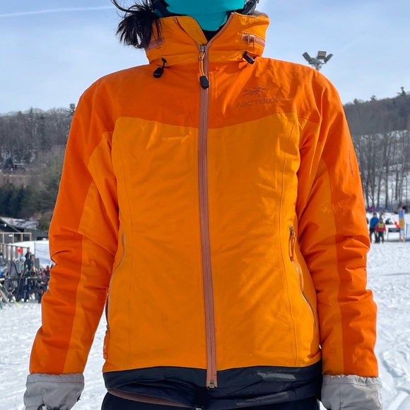 Arcteryx Alpine Jacket with durable GORE-Tex Pro, size XS
